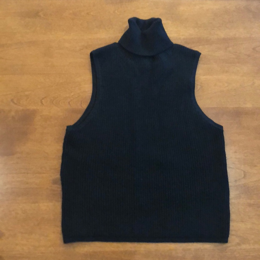 Olivaceous knit turtle neck crop top in black